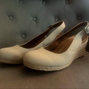 Women"s Size 10 Vionic Espadrilles